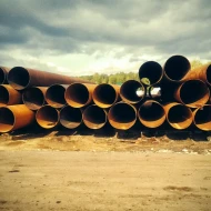 Статьи — Какие задачи в строительстве решают металлические трубы б/у — фото