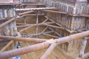 Главная — Применение бывших в употреблении труб в качестве проколов под дорогу, укрепление котлованов — фото